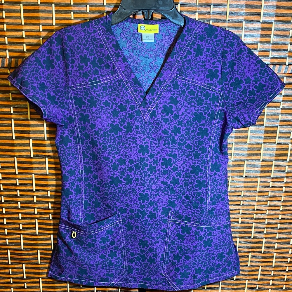 WonderWink XS Purple Floral Scrub Top | V-Neck